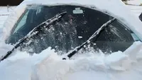 Penyebab Tak Lazim Kaca Mobil Retak