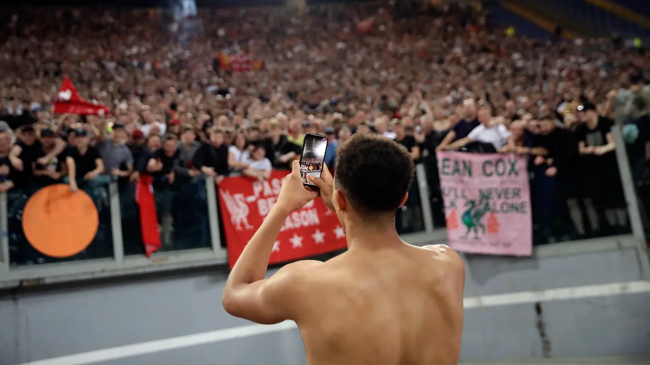 Euforia Suporter Liverpool di Stadion Olimpico