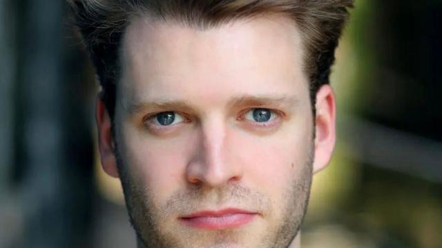 Louis Spencer merupakan anak dari adik kandung Putri Diana, menjadikannya sepupu dari Pangeran William dan Pangeran Harry. (Instagram/@louisalthorpfanpage)