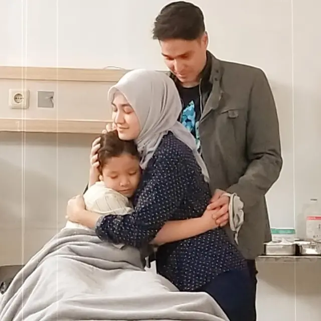 Jadi Ibu dan Anak di Sinetron, Ini 6 Potret Kebersamaan Cut Syifa dan Radja Nasution