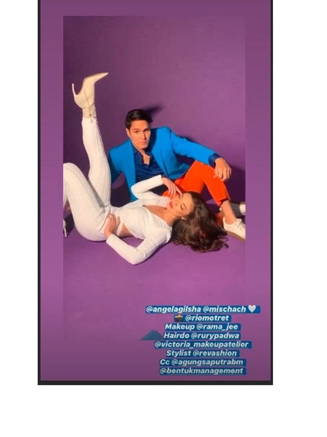 7 Gaya Pemotretan Angela Gilsha dan Mischa Chandrawinata, Curi Perhatian