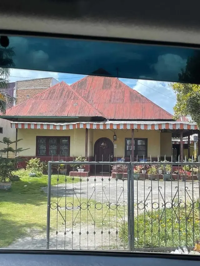 Rumah Masa Kecil Hotman Paris