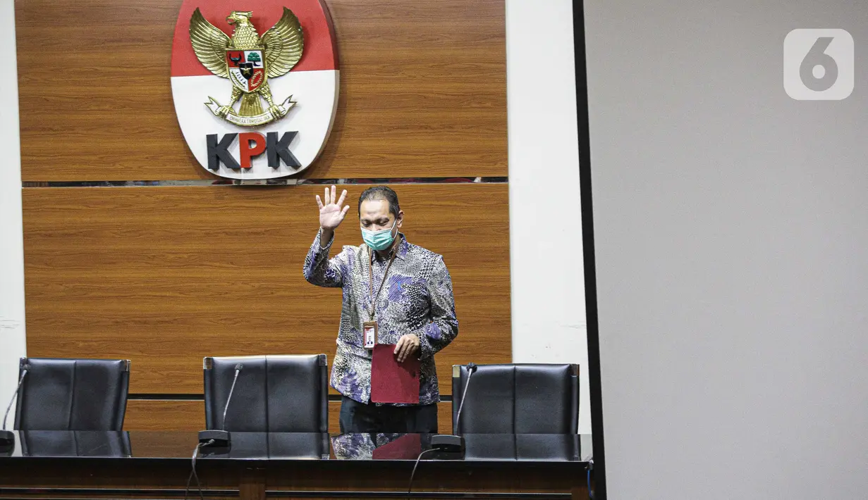 Wakil Ketua KPK Ali Ghufron saat menyampaikan keterangan terkait penetapan tersangka Kepala KPP Pratama Bantaeng Wawan Ridwan di Gedung KPK, Jakarta, Kamis (11/11/2021). KPK menetapkan Wawan Ridwan sebagai tersangka dugaan korupsi perpajakan di Dirjen Pajak Kemenkeu. (Liputan6.com/Faizal Fanani)