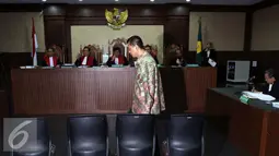 Terdakwa Mohamad Sanusi atas kasus suap Raperda Reklamasi dan tindak pidana pencucian uang menjalani sidang di Pengadilan Tipikor, Jakarta, Rabu (31/8). Agenda sidang hari ini adalah mendengarkan saksi-saksi. (Liputan6.com/Helmi Afandi)