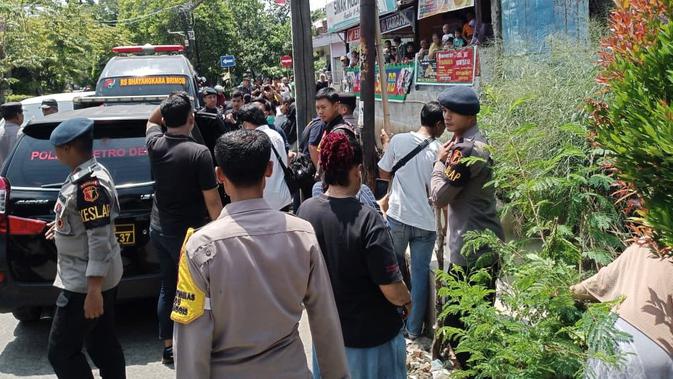 Lagi Kerja Bakti, Brimob Temukan Mayat Bayi di Aliran Kali Jantung Depok