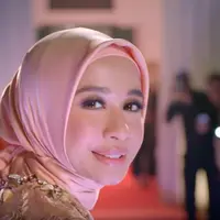Laudya Cynthia Bella Menginspirasi Wanita Modern Temukan #CantiknyaFitrah