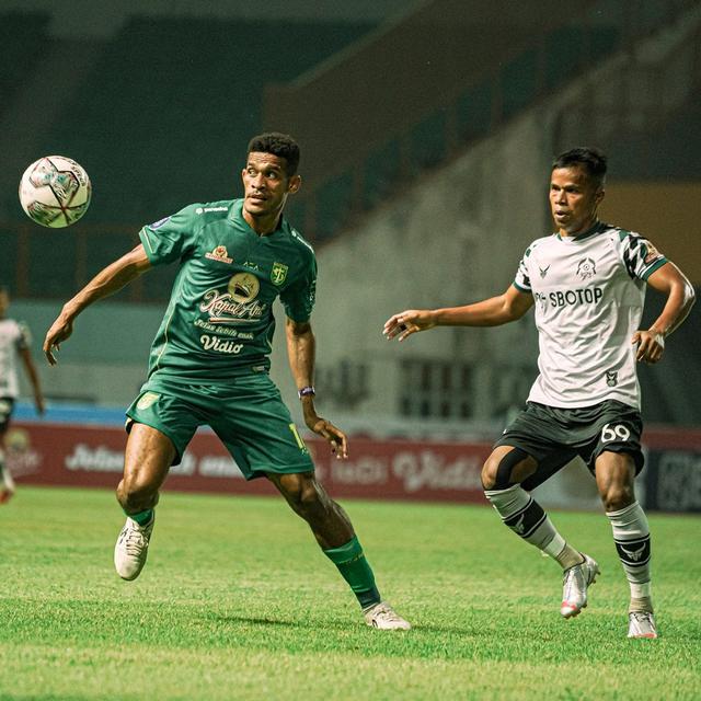Jadi Idola Baru, Ini 5 Aksi Gelandang Persebaya Ricky Kambuaya di BRI Liga 1
