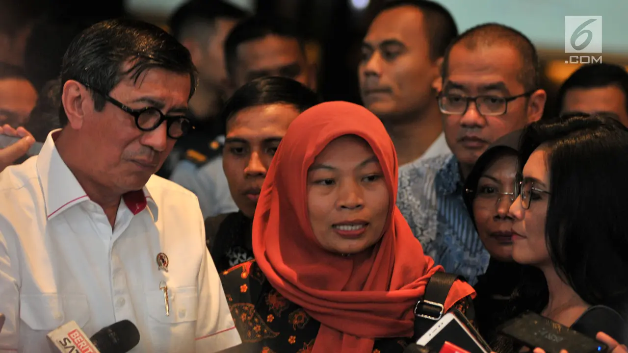 Ekspresi Baiq Nuril Usai Bertemu Menkumham Yasonna Laoly