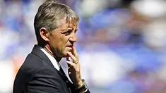 Ekspresi bos Manchester City Roberto Mancini ketika menyaksikan pasukannya melawan Tottenham Hotspur pada partai Liga Premier di London, 14 Agustus 2010. AFP PHOTO/IAN KINGTON