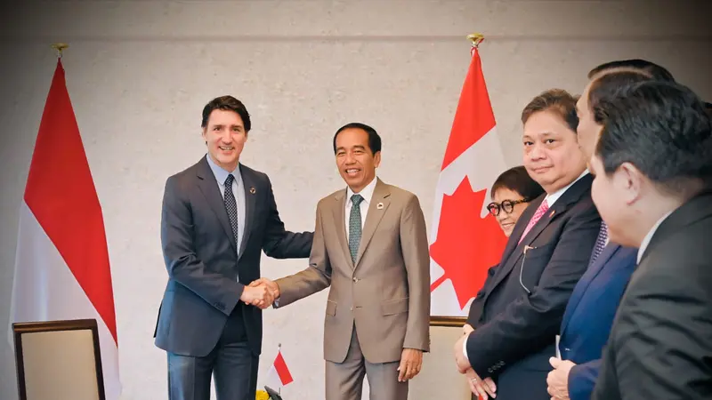 Jokowi dalam pertemuan bilateral dengan PM Kanada Justin Trudeau di Hotel Rihga Royal, Hiroshima, Jepang, Sabtu (20/5/2023).