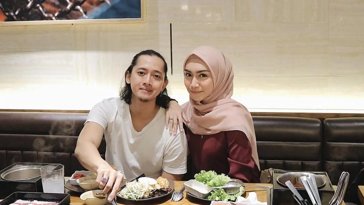 Rumah Tangga Terlihat Adem, Ini 6 Potret Melody Prima dan Suami Telah Resmi Cerai