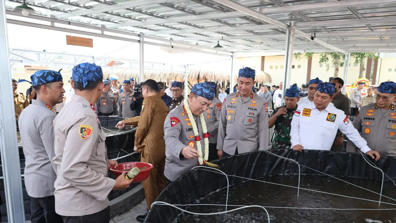 Kapolri Listyo Sigit Prabowo saat meresmikan Balai Latihan Polisi Peduli Pengangguran (Poliran) Polda Banten