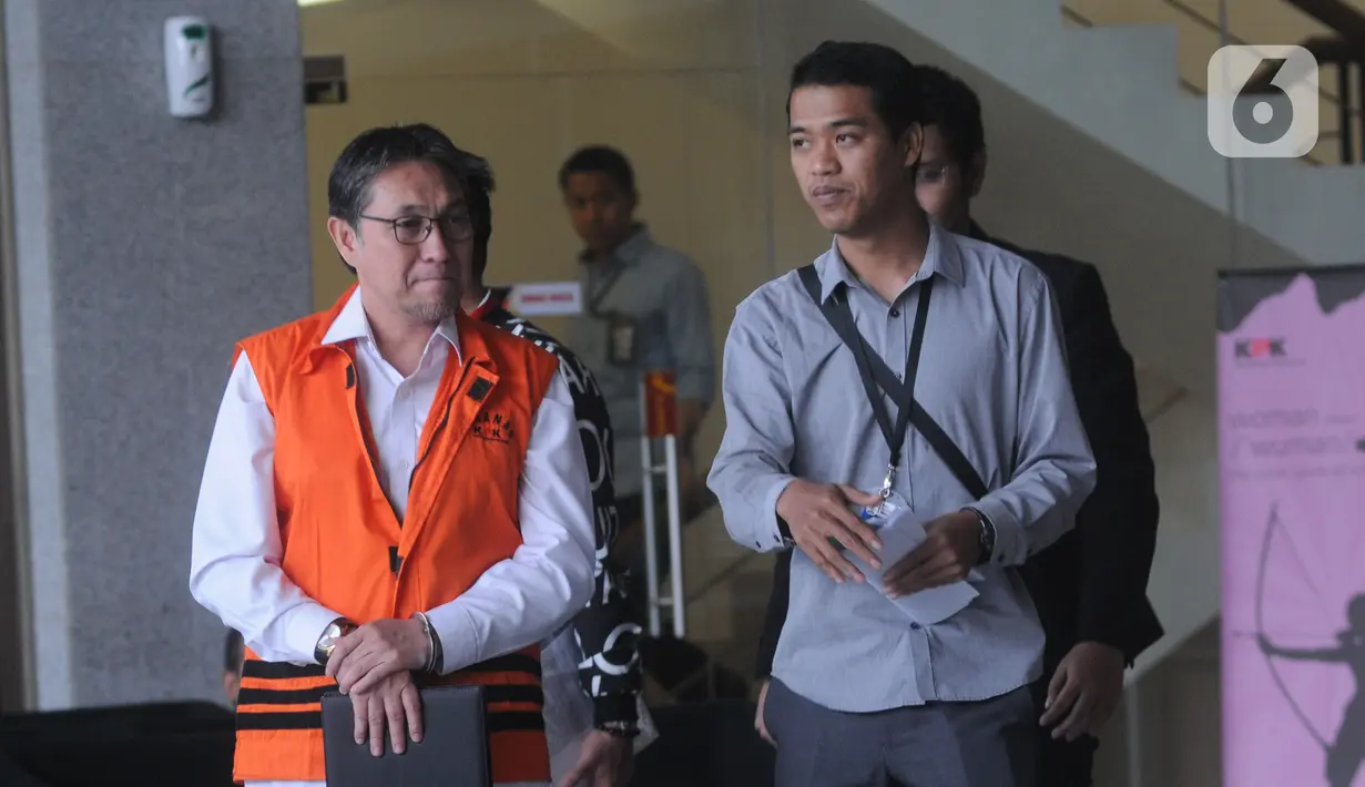 Mantan anggota DPR Fraksi PAN, Sukiman usai menandatangani berkas P21 di Gedung KPK, Jakarta, Kamis (28/11/2019).  KPK menahan Sukiman terkait kasus dugaan suap untuk memuluskan pengurusan dana perimbangan pada APBN-P 2017 dan APBN 2018 untuk Kabupaten Pegunungan Arfak. (merdeka.com/Dwi Narwoko)