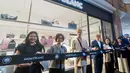 Kedatangannya sempat membuat para penggemar bertanya-tanya. Akirnya terjawab sudah karena ia terlihat hadir pada acara Montblanc Plaza Senayan Butik Grand Opening Ceremony.  [ Foto: dok Montblanc ]