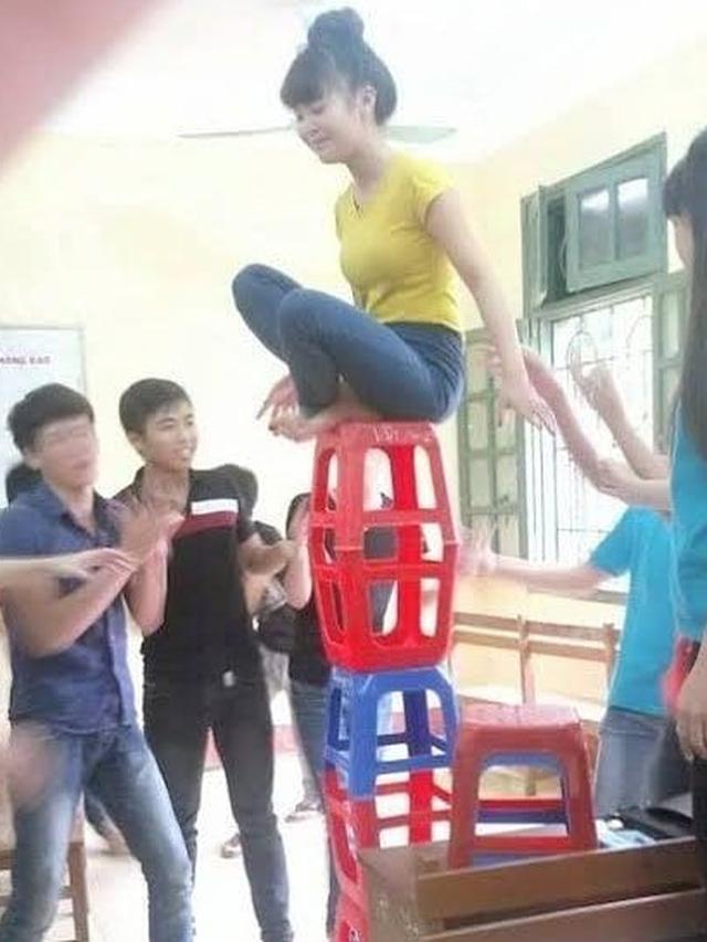 6 Aksi Murid Mainan Kursi Ini Absurd Banget, Bikin Ngakak