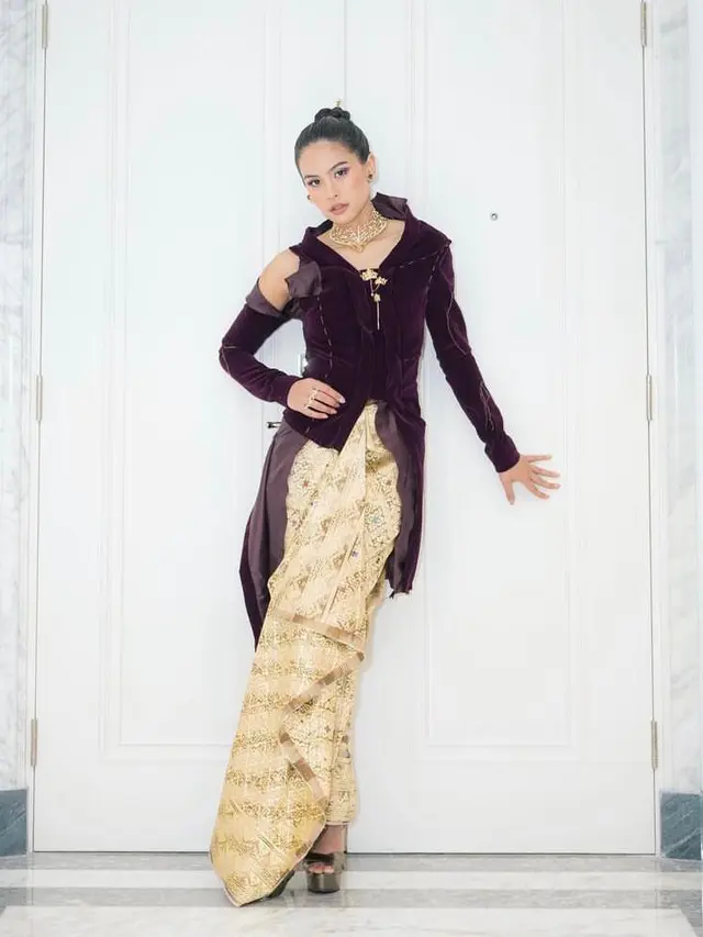 Cantik dan Stunning, Potret Detail Kebaya dan Makeup Serba Ungu Maudy Ayunda di FFI 2022