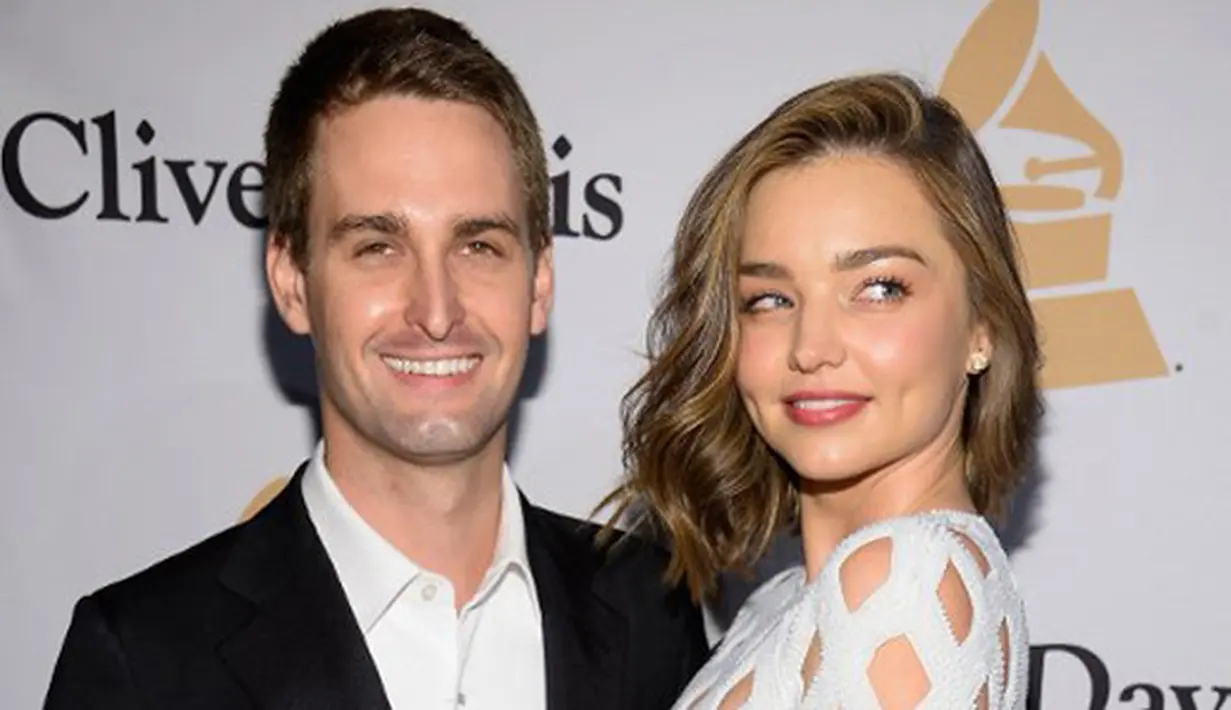 Miranda Kerr kini telah kembali menjadi seorang istri setelah berpisah dengan Orlando Bloom sejak lima tahun lalu. Ia dipersunting CEO Snapchat, Evan  Spiegel pada akhir bulan Mei 2017 lalu. (AFP/Bintang.com)