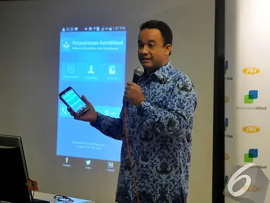 Mendikbud Anies Baswedan meluncurkan aplikasi katalog perpustakaan di perangkat berbasis Android, Jakarta, Selasa (25/11/2014). (Liputan6.com/Johan Tallo)
