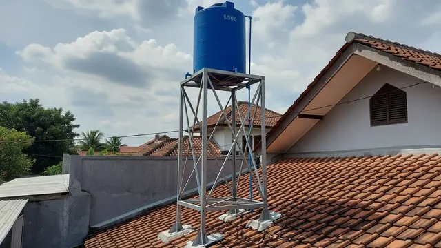 Model dudukan toren yang sesuai dengan lokasi pemasangan