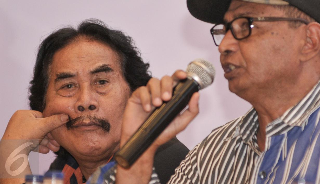 Pelawak senior Jaja Miharja dan Kadir saat menghadiri peluncuran trailler film 'Generasi Kocak 90an vs Komika , Jakarta, Selasa (24/1). (Liputan6.com/Yoppy Renato)