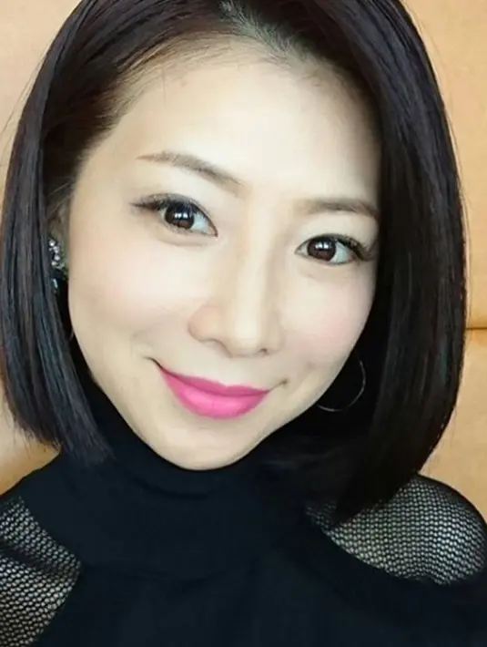 FOTO: Berusia 50 Tahun, Model Cantik Ini Terlihat Seperti Remaja - Foto ...