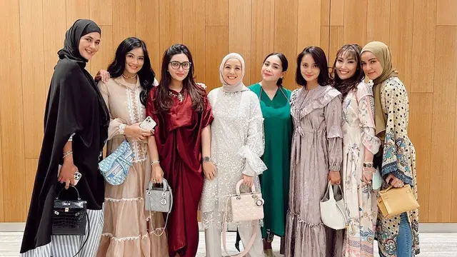 [Fimela] Bukber Artis Cantik