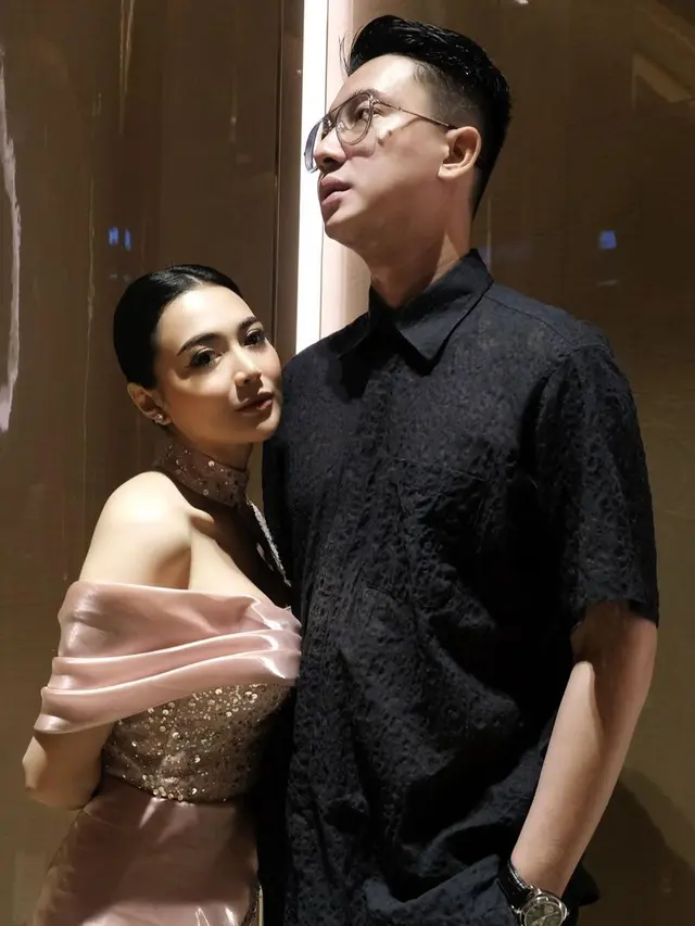 [Fimela] Wika Salim dan Max Adam