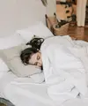 Kebiasaan tidur yang baik tidak hanya mendukung kesehatan tubuh, tetapi juga berperan dalam menjaga kondisi kulit. (Foto/Dok: Pexels)