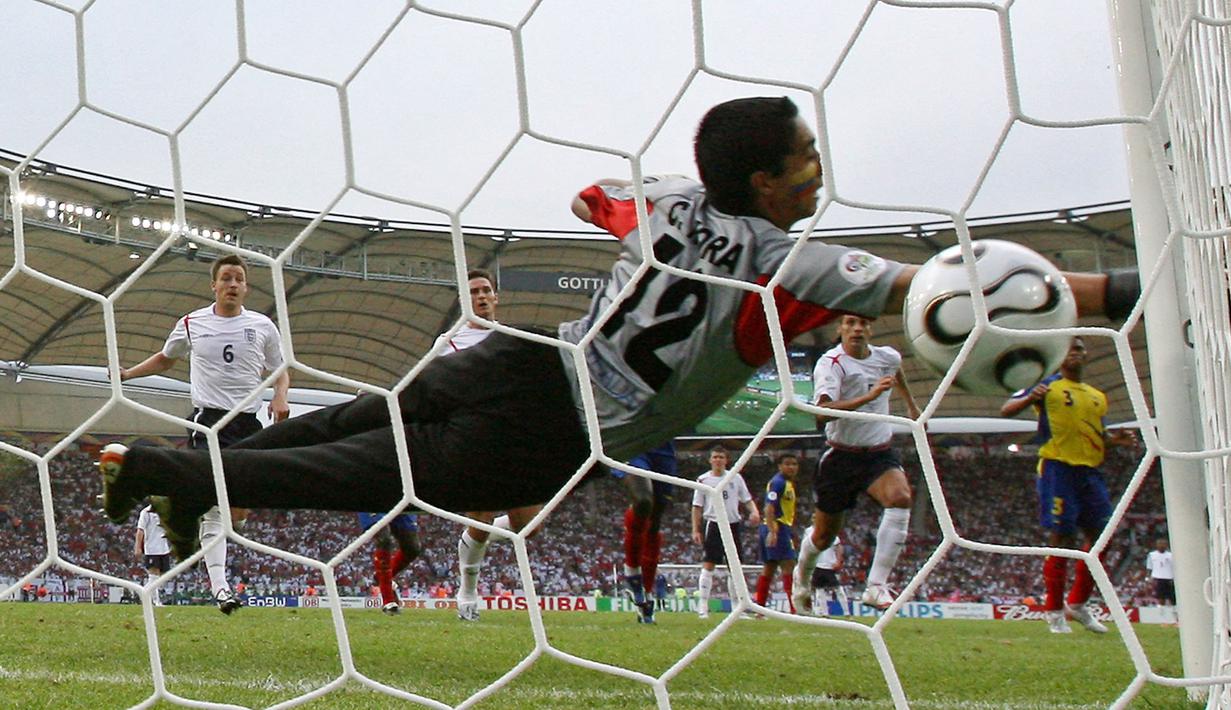 Tendangan melengkung khas kaki kanannya berhasil menembus penjagaan kiper Cristian Mora. (AFP/Jaime Razuri)