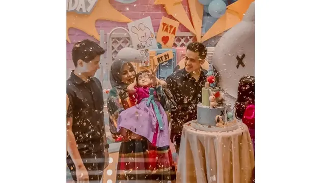 7 Potret Seru Ulang Tahun Anak Olla Ramlan, Pilih Tema BTS