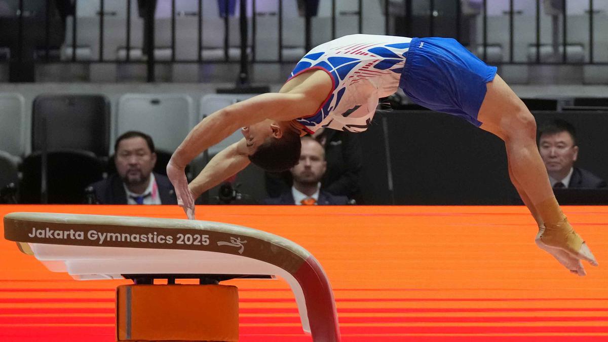 Aksi Pesenam Unjuk Kemampuan Terbaik di Kualifikasi Kejuaraan Dunia Senam Artistik ke-53