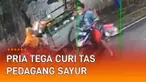 Aksi pencurian terekam CCTV dilakukan oleh pria bermotor pada pedagang sayur. Awalnya kedua pihak nampak berbincang di Jl. Danau Gelinggang, Bendungan Hilir, Tanah Abang, Jakarta Pusat (18/4/2022). Pelaku duduk di atas motor sementara korban memberes...