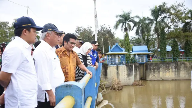 Pembangunan jembatan Ameroro yang putus saat banjir Konawe, merupakan salah satu prioritas Kementerian PUPR.(Andika, Humas PUPR untuk Liputan6.com)