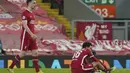 Bek Liverpool, Trent Alexander-Arnold, tampak kecewa usai gagal mengalahkan Real Madrid pada laga leg kedua perempat final Liga Champions di Stadion Anfield, Kamis (15/4/2021). Kedua tim bermain imbang tanpa gol. (AP/Jon Super)