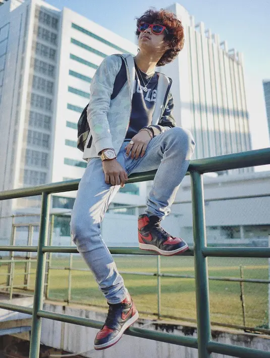 Tak lengkap rasanya jika tidak ada Bastian Steel. Cowok kelahiran 21 September 1999 ini memang mempunyai banyak penggemar terutama remaja putri. (Foto: instagram.com/bastiansteel)