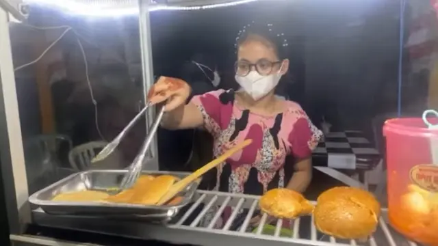 Tuai Pujian, Ini 6 Potret Putri DA Bantu Jualan Makanan saat Pulang Kampung