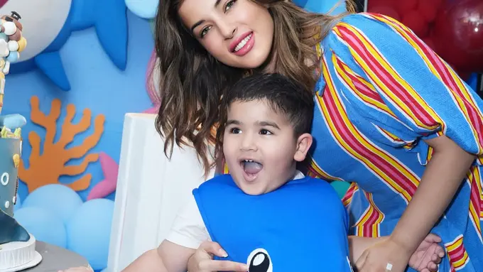 Gaya Kompak Tasya Farasya dan Buah Hati, Gelar Pesta Ultah Hasan Bertema Baby Shark