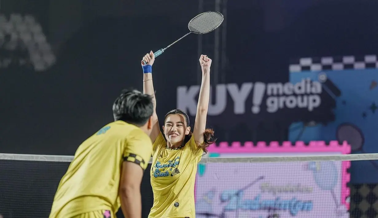 Keduanya juga sama-sama mengenakan celana pendek yang serasi. [Foto: Instagram/aaliyah.massaid]