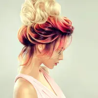 ilustrasi cara bleaching highlight rambut/Sofia Zhuravetc/shutterstock