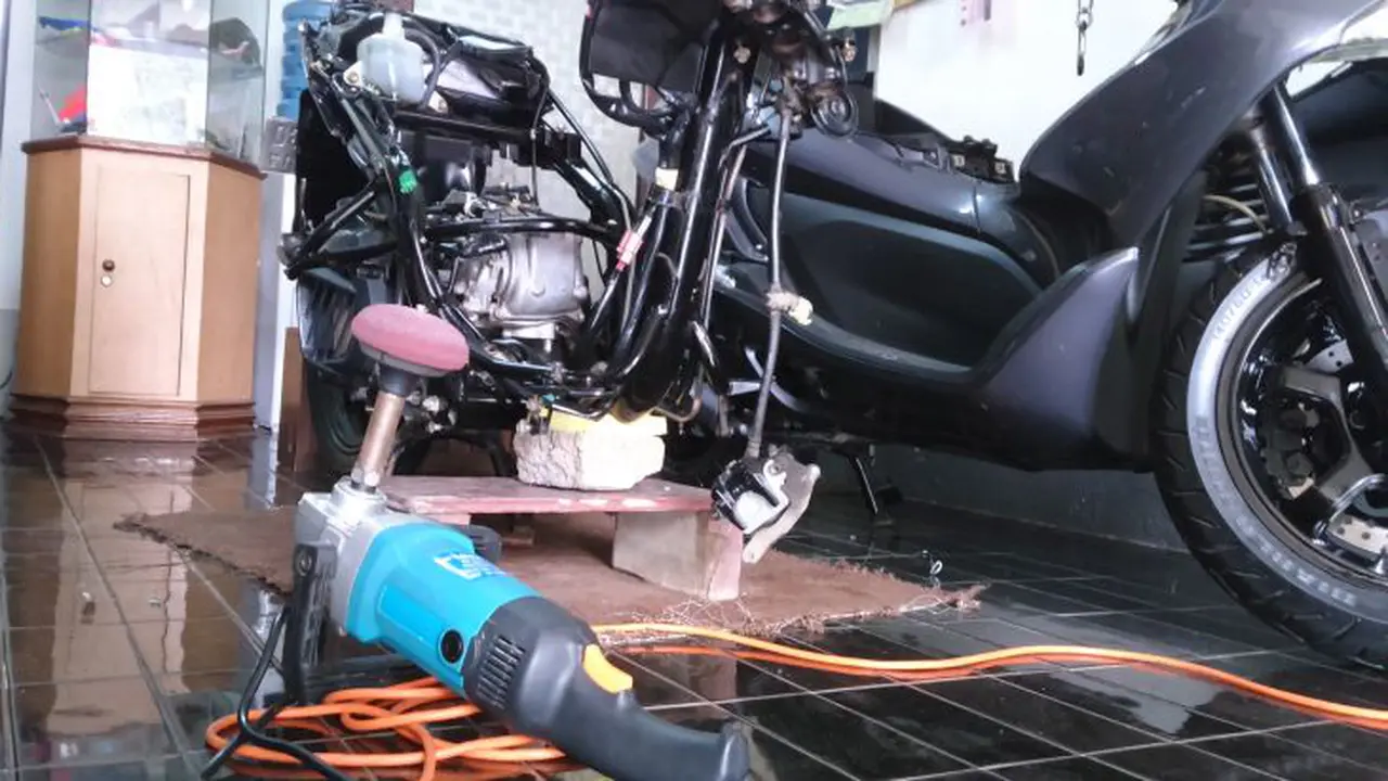 Mengenal Detailing, Cuci Motor Plus Make Up