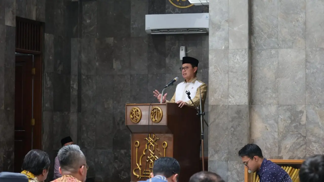 Kepala BPOM Taruna Ikrar dalam Kajian Islam Maulid Nabi Muhammad SAW yang diadakan pada Kamis (4/9/2025) di Masjid As-Salam BPOM. (Dok BPOM)