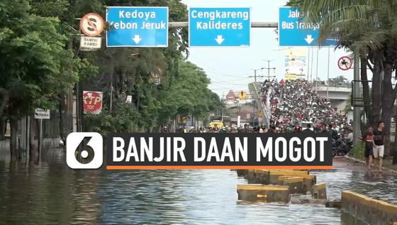 VIDEO: Jalan Daan Mogot Masih Terendam Banjir