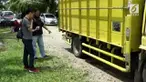 Seorang bocah SD tewas setelah motornya menabrak truk. Motor nahas tersebut sebelumnya dinaiki empat orang.