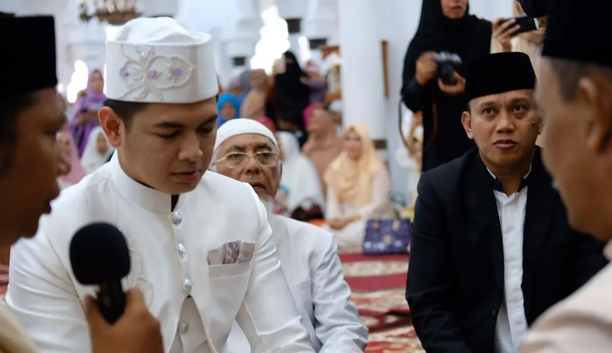 Seperti diketahui, Lisya Nurrahmi merupakan finalis Puteri Indonesia 2011 perwakilan dari Aceh. Ia sempat mengenyam pendidikan di salah perguruan tinggi di Aceh, Universitas Syiah Kuala. (Foto: instagram.com/davidchalik)