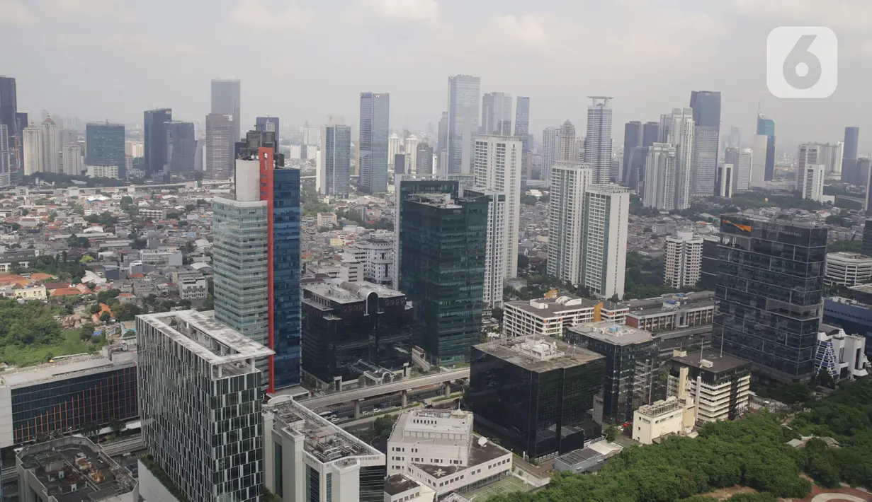 Suasana gedung pencakar langit di Jakarta, Selasa (15/11/2022). Berdasarkan data Kementerian Investasi, ekonomi AS per kuartal III adalah 1,8%, sementara ekonomi Korea Selatan adalah 3,1%. (Liputan6.com/Johan Tallo)