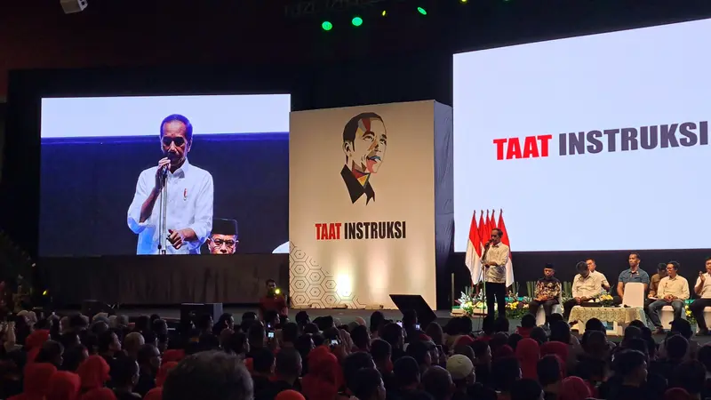 Presiden Joko Widodo atau Jokowi saat menghadiri Konsolidasi Nasional Jaringan Relawan Alap-Alap Jokowi di Sentul International Convention Center (SICC) Bogor, Sabtu (7/10/2023).