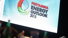 Seorang pembicara memaparkan presentasinya pada Pertamina Energy Outlook 2015 hari ke-2, Jakarta, Kamis (4/12/2014). (Liputan6.com/Faizal Fanani)
