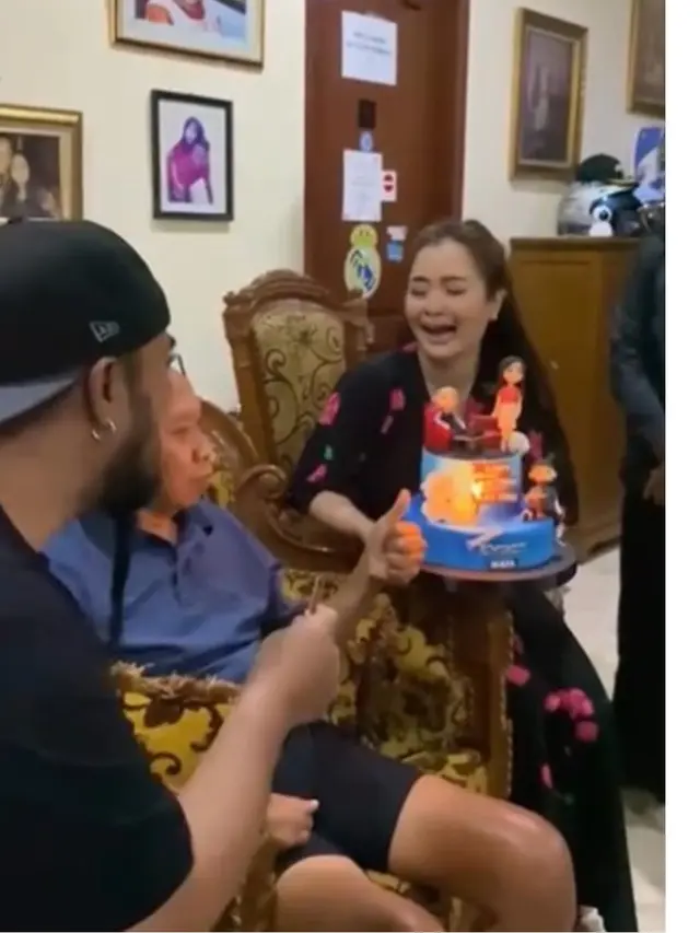 6 Potret Kondisi Terbaru Tukul Arwana, Kejutan Ultah ke-62 dari Sahabat Setia