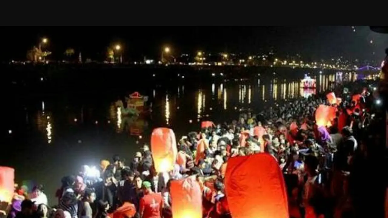 Pesona 4.700 Lampion di Festival Banjir Kanal Barat 