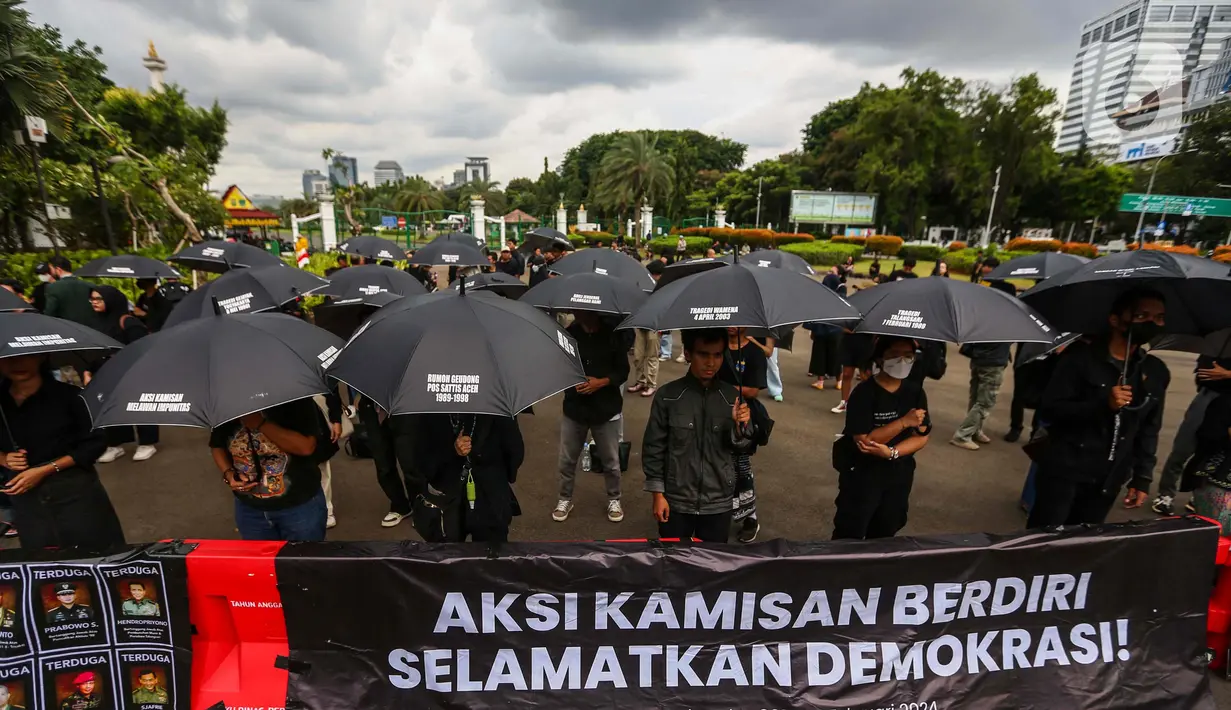 Para aktivis juga menuntut penuntasan kasus-kasus kekerasan berbasis gender, kesetaraan, perlindungan hukum untuk pekerja perempuan, serta keadilan untuk para korban kekerasan seksual. (Liputan6.com/Angga Yuniar)